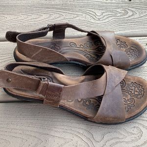 Børn womens sandals size 7. Leather upper